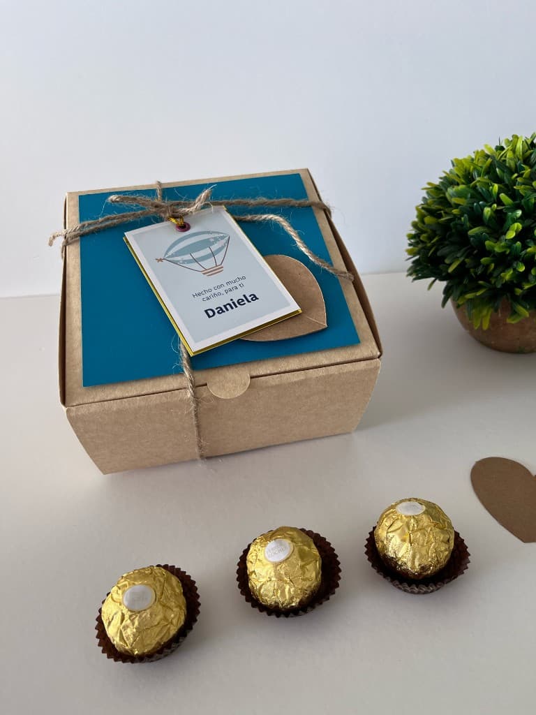 Caja personalizada con dedicatoria y presentación para regalo