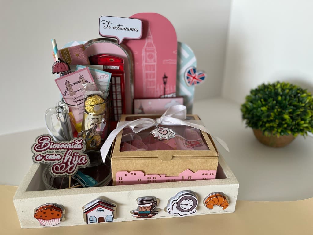 Bandeja temática completa personalizada con decoración y detalles